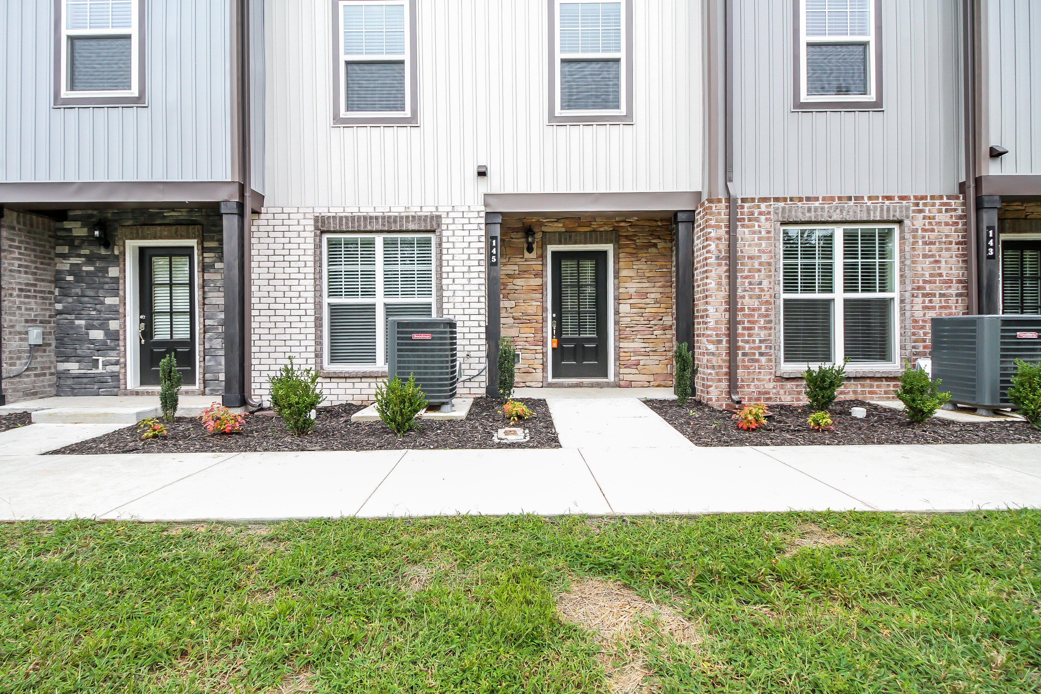 145 RAMSDEN AVE La Vergne, TN 37086